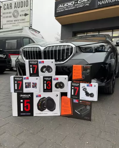 Zestawy HELIX – głośniki HELIX Compose i3 przed salonem Audio Car – zdjęcie 2