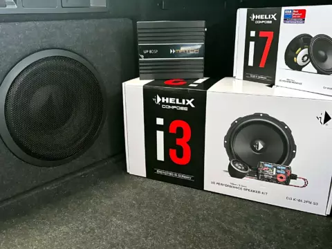 HELIX i MATCH w bagażniku – głośniki HELIX i3 oraz subwoofer w zabudowie – zdjęcie 1
