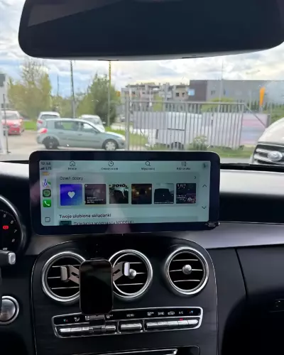 Mercedes klasy C – ekran 12 cali i podświetlane pokrętło – zdjęcie 1