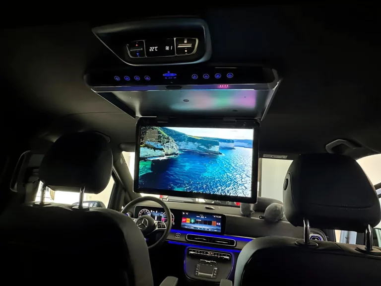 Mercedes klasy V – ambient i monitor dla pasażerów