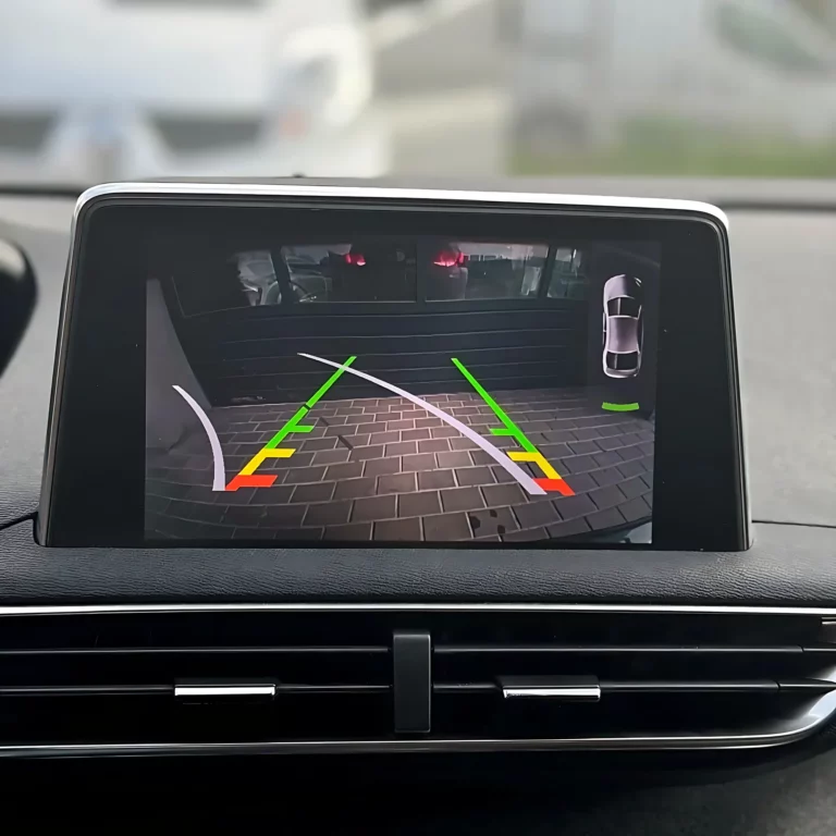 Peugeot 5008 – kamera z liniami pomocniczymi