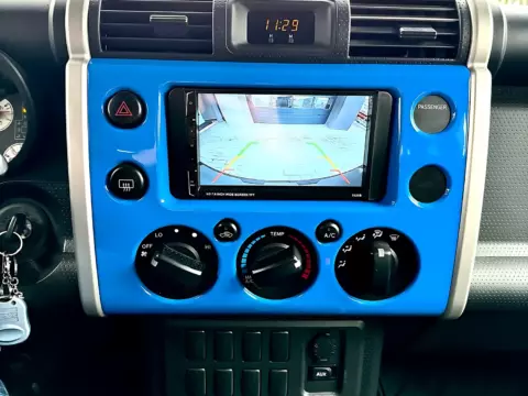 Toyota FJ Cruiser – stacja multimedialna z kamerą cofania – zdjęcie 1