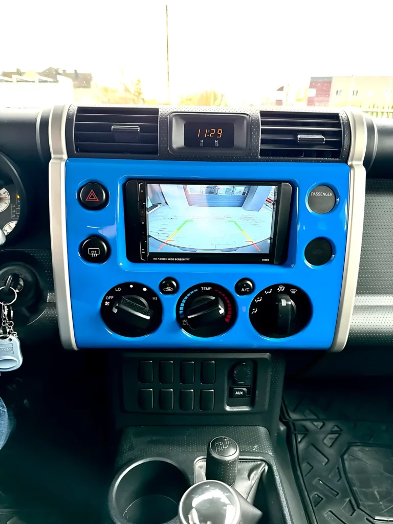 Toyota FJ Cruiser – stacja z kamerą cofania