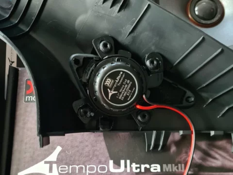 Volkswagen Amarok – tweeter Morel Tempo Ultra w osłonie słupka