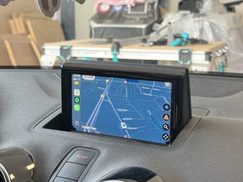 Audi A1 – Apple CarPlay na fabrycznym wysuwanym ekranie