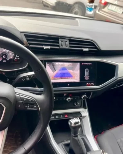 Audi Q3 Sportback – kokpit z obrazem z kamery cofania