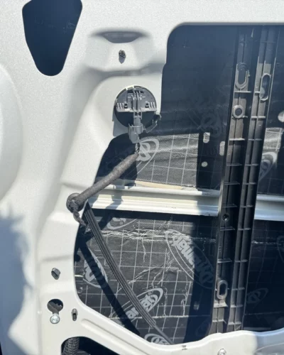 Volkswagen New Transporter – drzwi wyklejone matą wygłuszającą