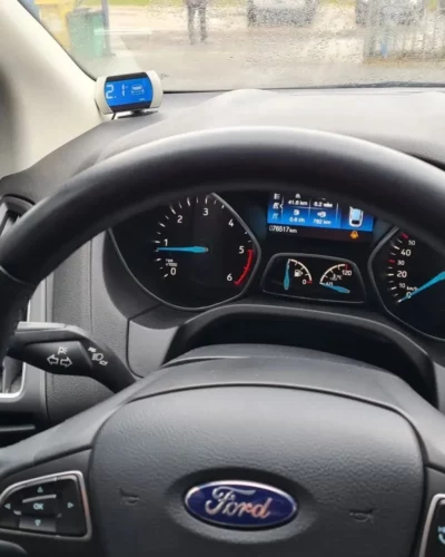 Ford Focus – wyświetlacz odległości czujników na desce