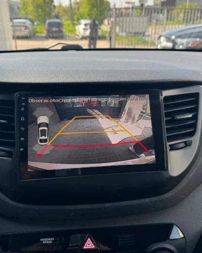 Hyundai Tucson – obraz z kamery cofania z liniami