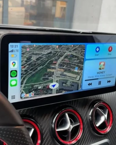 Mercedes-AMG A45 – nowy ekran 12 cali z Apple CarPlay
