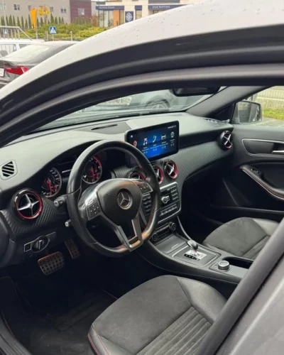 Mercedes-AMG A45 – wnętrze z nowym ekranem