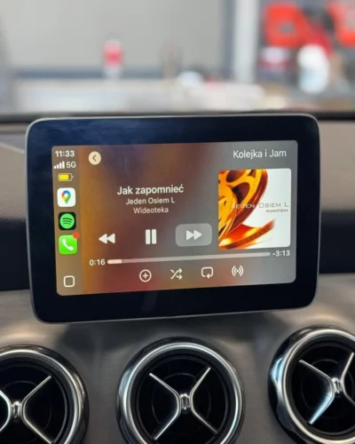 Mercedes klasy A – odtwarzacz CarPlay na fabrycznym ekranie