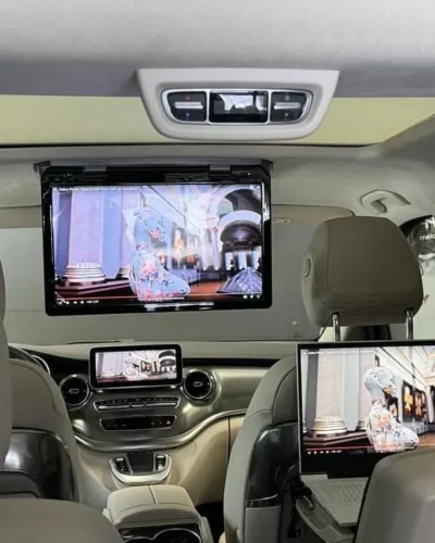 Mercedes klasy V – monitor podsufitowy i monitory zagłówkowe