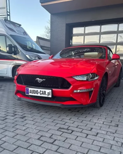 Ford Mustang przed naszym warsztatem