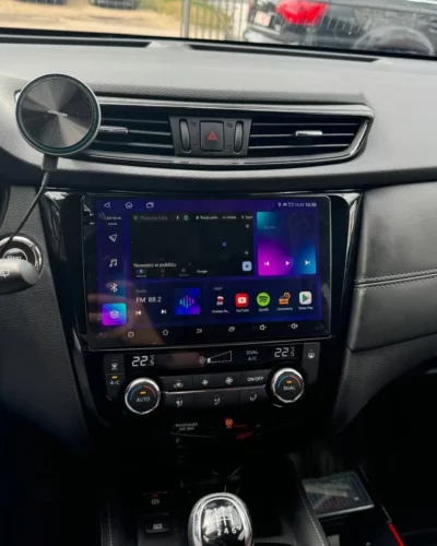 Nissan X-Trail – nowa stacja multimedialna w desce