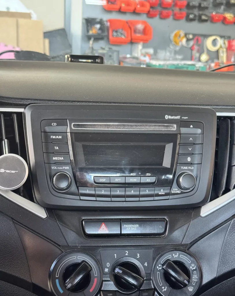 Suzuki Baleno – fabryczne radio i nowa stacja z CarPlay – Przed