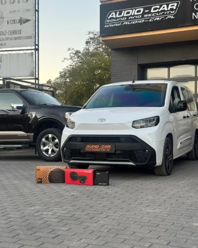 Toyota Proace City przed salonem przed wygłuszeniem