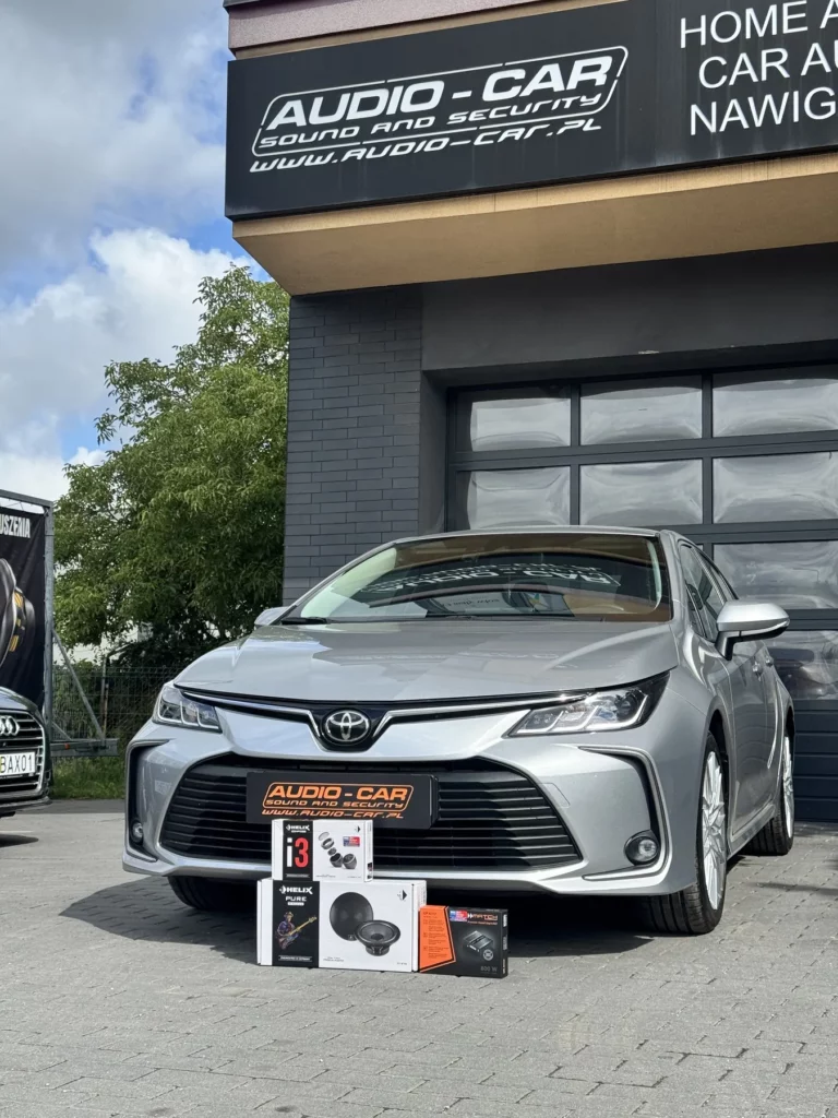 Toyota Corolla E21 – głośniki HELIX i3 w miejsce fabrycznych – Audio Car Kielce