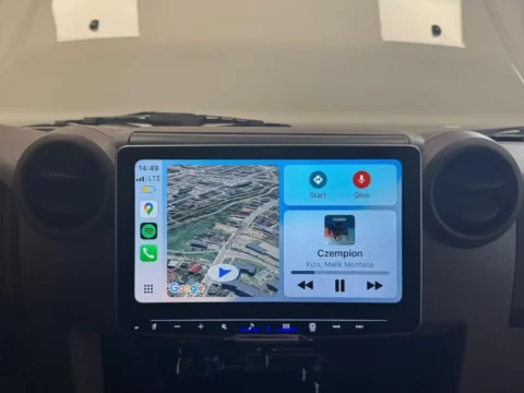 Toyota Land Cruiser – stacja 2-DIN z Apple CarPlay