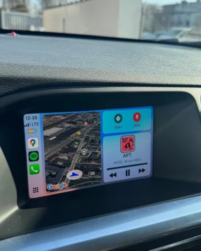 Volvo – Apple CarPlay z mapą na fabrycznym ekranie