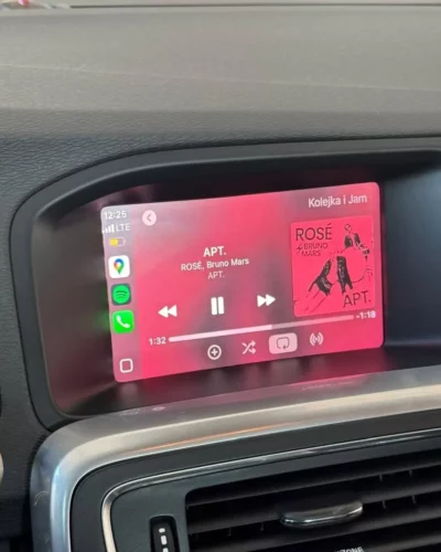 Volvo – odtwarzacz CarPlay na fabrycznym ekranie