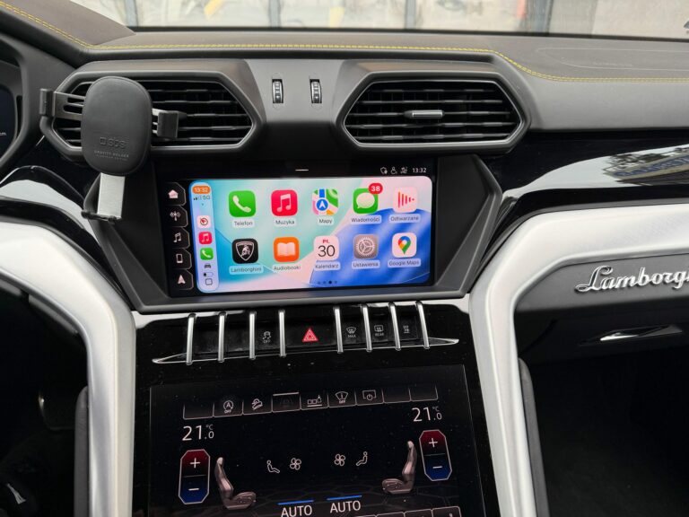 Lamborghini Urus – CarPlay i Android Auto na fabrycznym ekranie