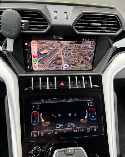 Lamborghini Urus – CarPlay i Android Auto na fabrycznym ekranie – zdjęcie 3