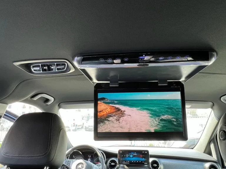 Mercedes V-Klasa – rozkładany monitor podsufitowy