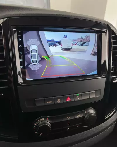 Mercedes Vito – kamera w listwie klamki, obraz i czujniki na ekranie stacji – zdjęcie 3