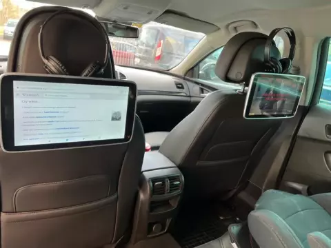 Opel Insignia – dwa monitory w zagłówkach i słuchawki bezprzewodowe – zdjęcie 1