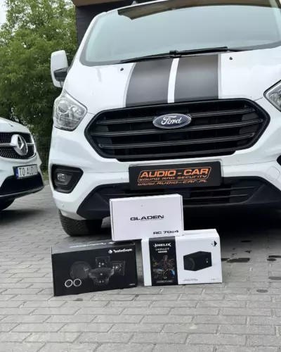 Ford Transit Custom – wzmacniacz GLADEN RC 70c4, głośniki Rockford Fosgate, subwoofer HELIX Impact i wygłuszenie drzwi matą GLADEN – zdjęcie 2