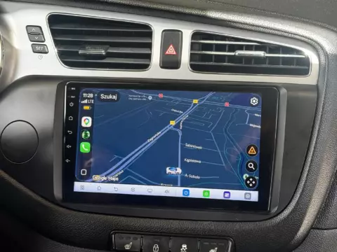 Kia Ceed – stacja multimedialna pod model – zdjęcie 1