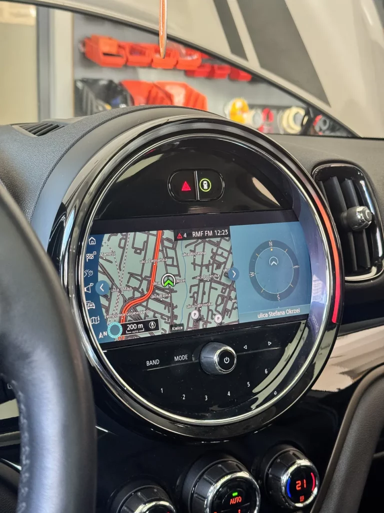 Mini Countryman – aktualizacja map w fabrycznej nawigacji