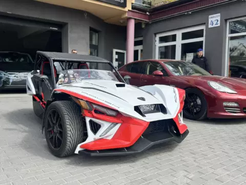 Polaris Slingshot – nagłośnienie i subwoofer – zdjęcie 1