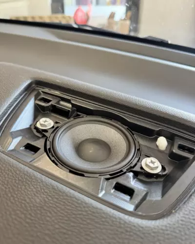 Toyota C-HR – głośniki HELIX i3 i wzmacniacz z DSP MATCH UP 8DSP – zdjęcie 3