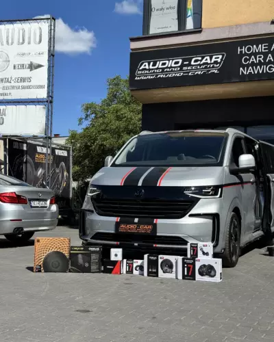 Volkswagen New Transporter – HELIX V TWELVE DSP, głośniki HELIX Compose, płaski subwoofer Morel i wygłuszenie drzwi – zdjęcie 2