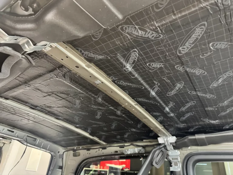 Dach busa wyklejony matą Dynamat